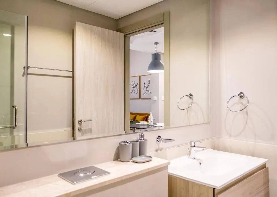 1Br In Business Bay With Beautiful Canal View! Dubai Appartamento